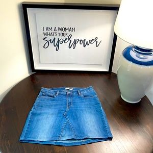 Levi Strauss 811 Curvy Skinny Denim Skirt Size 31